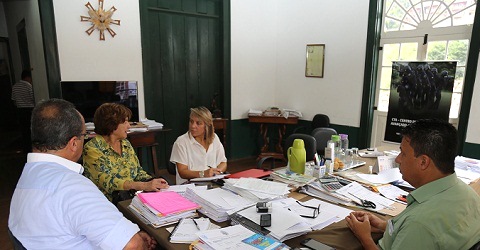 A assessora da Presidência do TCEMG, Naila Mourthé, foi recebida pelo prefeito Wander Borges e sua equipe (Foto: Karina Camargos Coutinho)